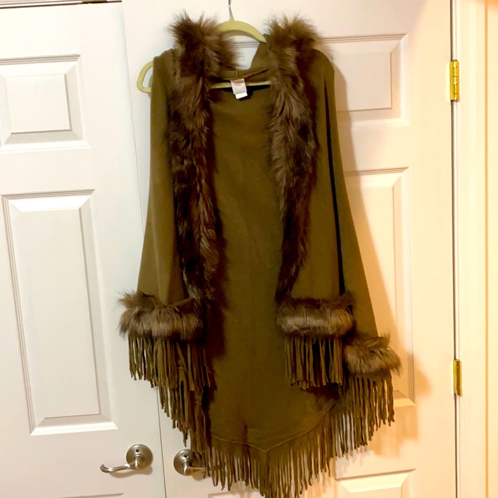 Long Sleeveless Hooded Fall Sweater